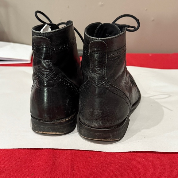 Elegant Black Men's Lace-Up Brogue Boots - Picture 4 of 6